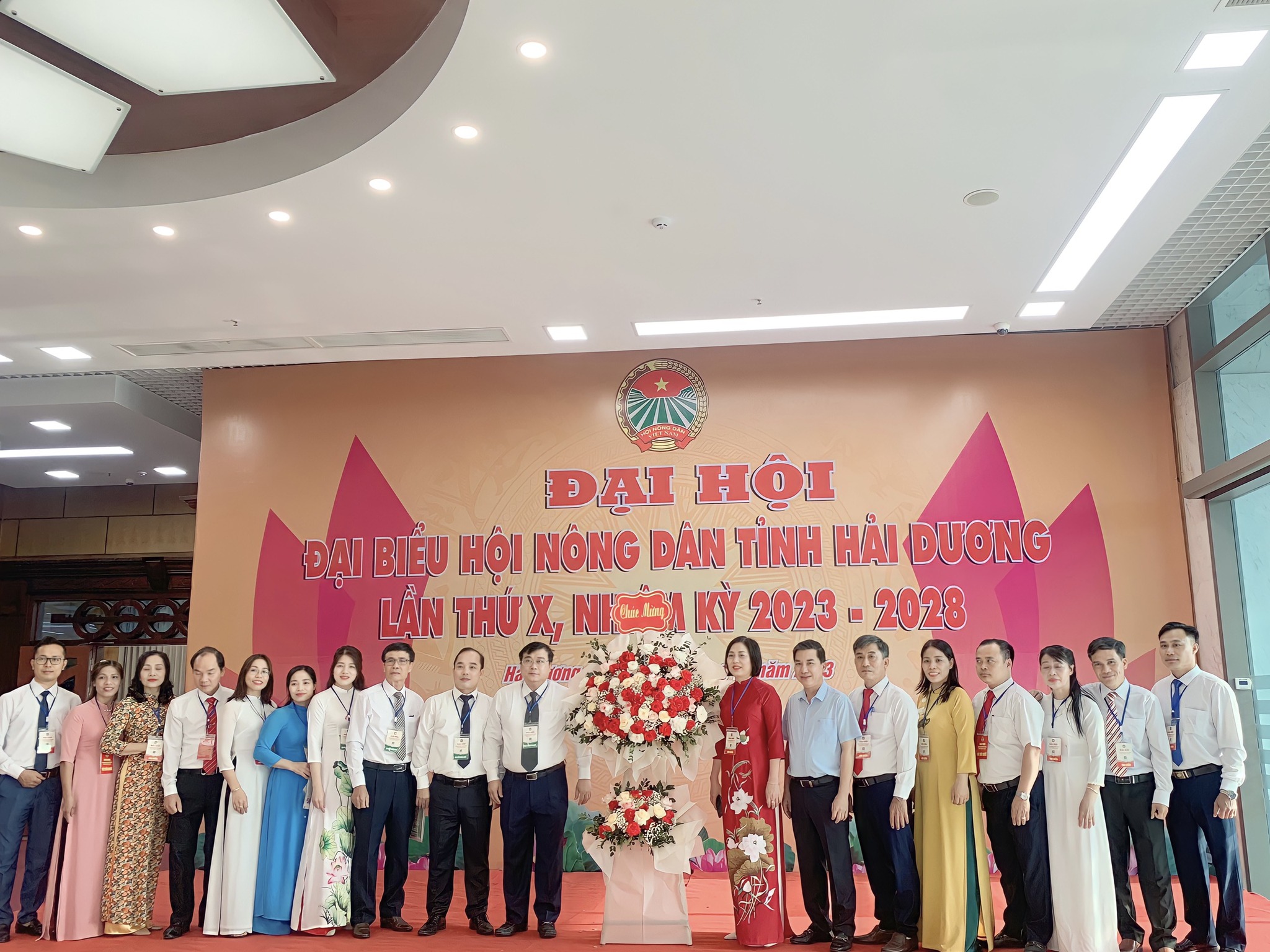 Sáng ngày 17/10/2023, Hội Doanh nghiệp trẻ Hải Dương đã tham dự và tặng hoa chúc mừng Đại hội Hội nông dân tỉnh Hải Dương lần thứ X, nhiệm kỳ 2023 - 2028