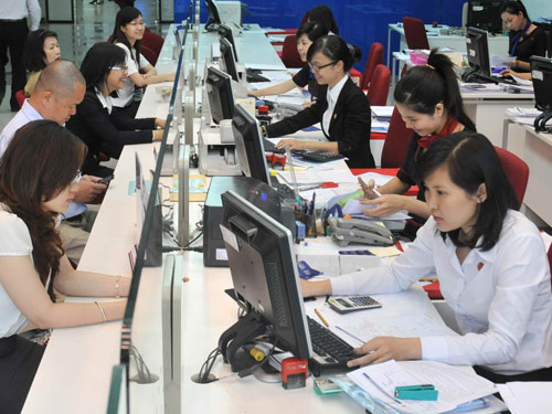  Hạ lãi suất, ngân hàng hưởng lợi 